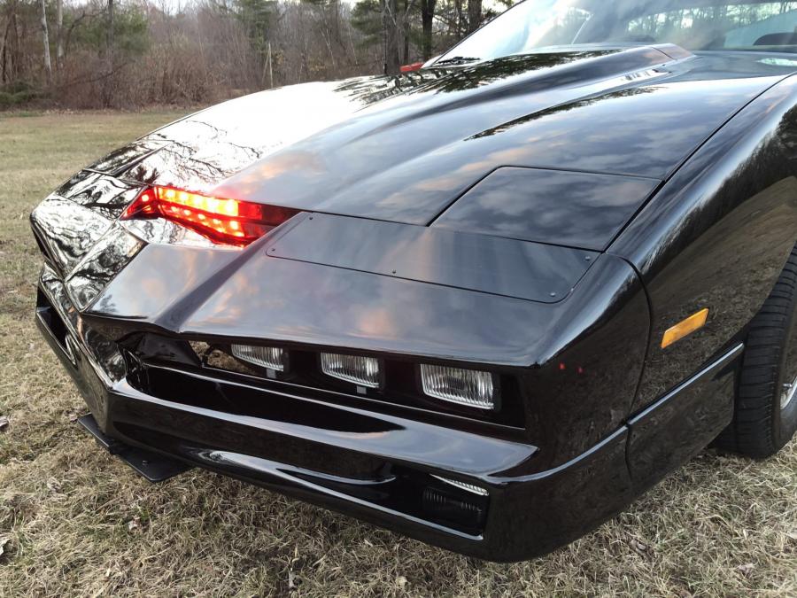 Детали экстерьера Pontiac Firebird Trans Am GTA KITT Tribute 1987 года  (фото 35 из 78)